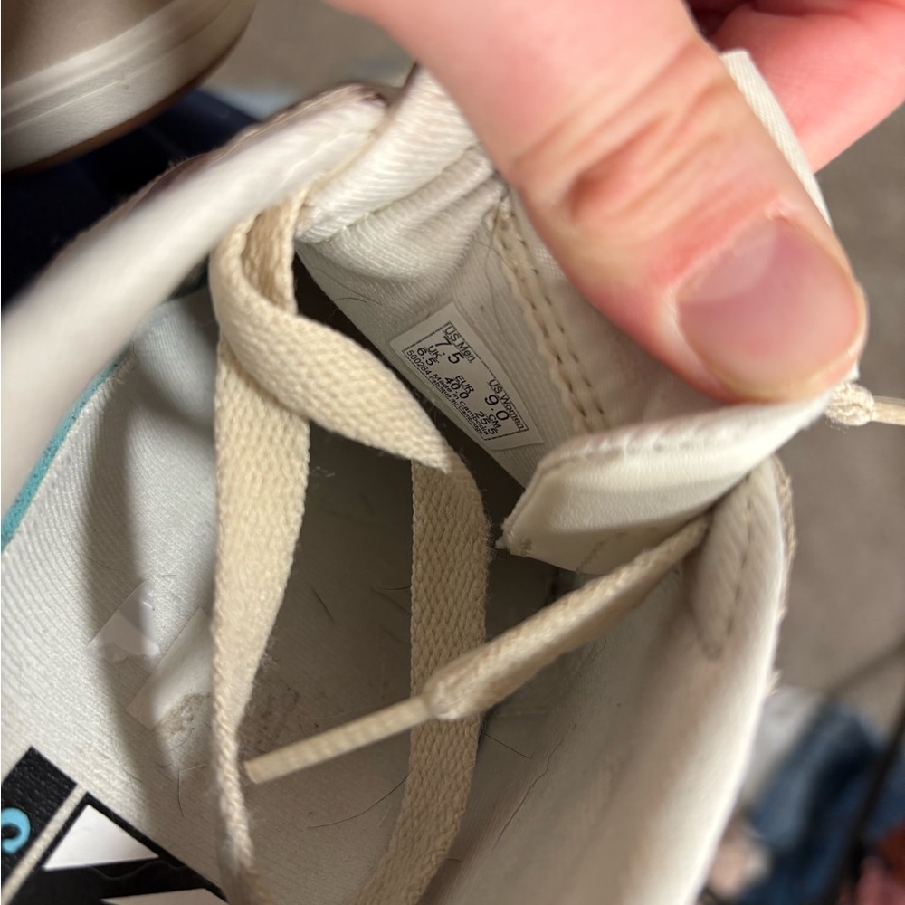 Vans Low-Top Sneaker in White and Beige with Light Blue Accent - Picture 5 of 6